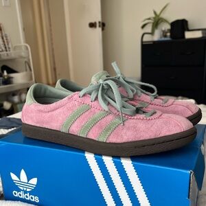 LIKE NEW Japan Exclusive Adidas, pink and green 🎀💚